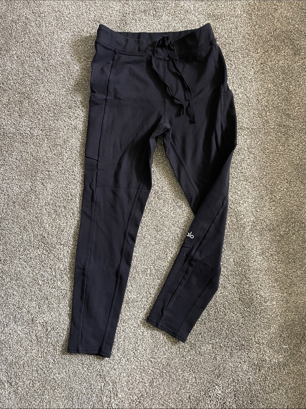ALO Yoga Black Women's High-Rise Leggings with Drawstring and side pockets - Picture 4 of 6